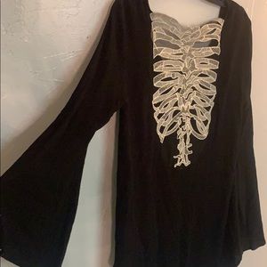 Skeleton back black bell sleeved blouse